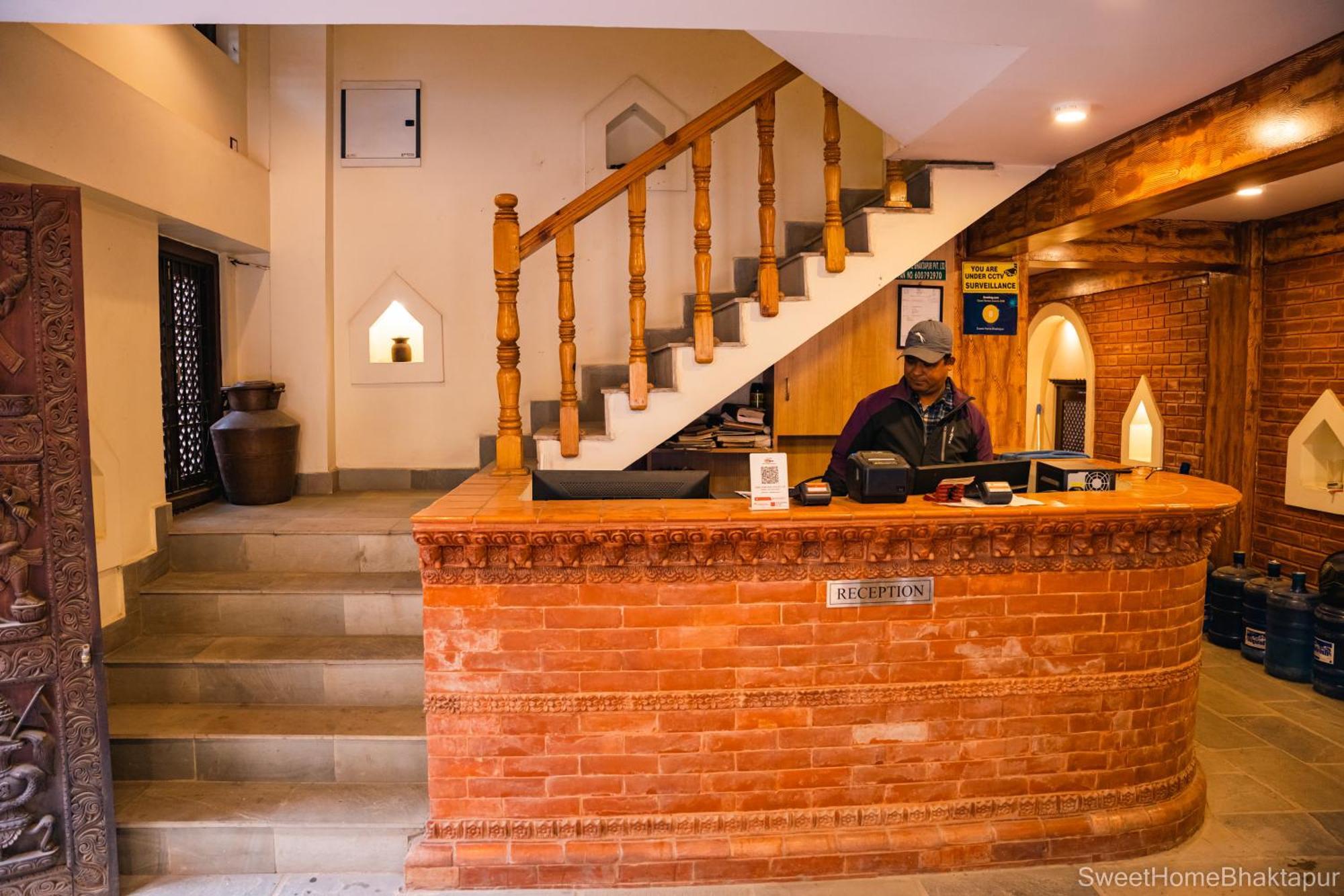 Hotel Sweet Home Bhatgoan Kültér fotó