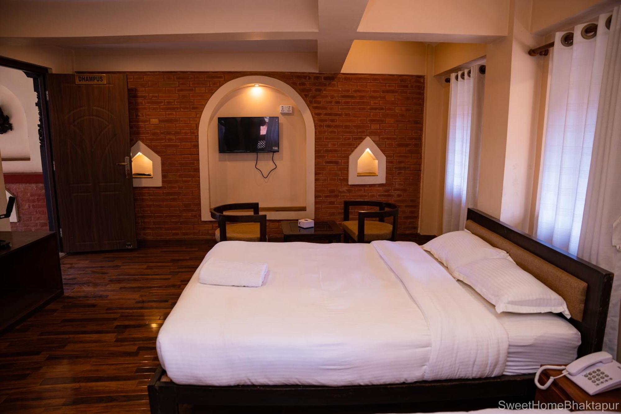 Hotel Sweet Home Bhatgoan Kültér fotó