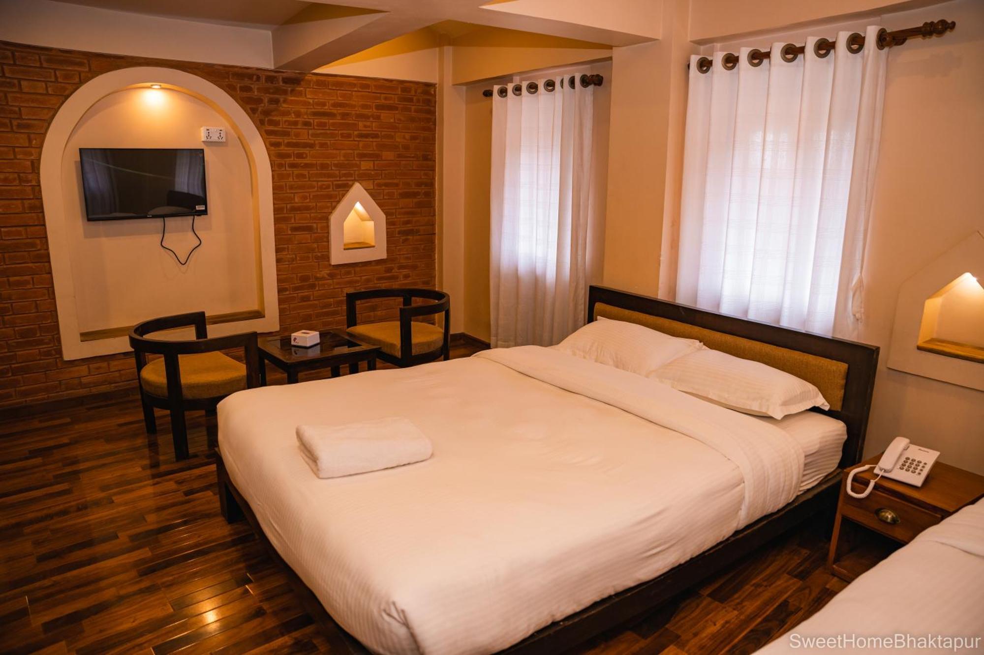 Hotel Sweet Home Bhatgoan Kültér fotó